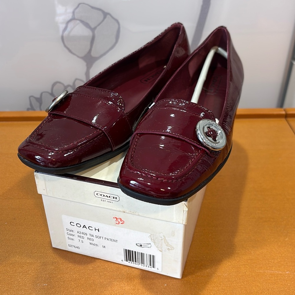 Brand new coach lesther loafer with button detail